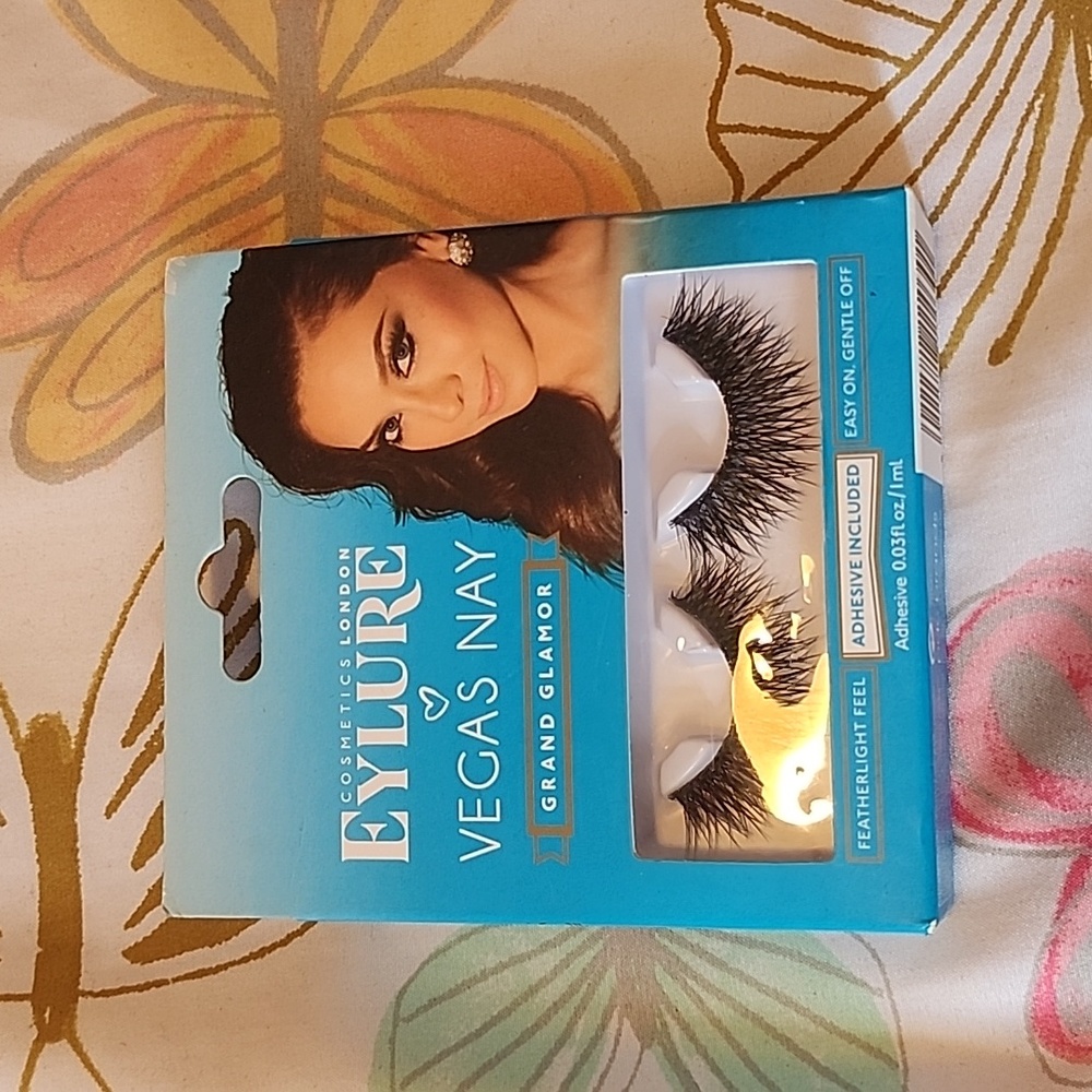 Eylure Vegas nay lashes